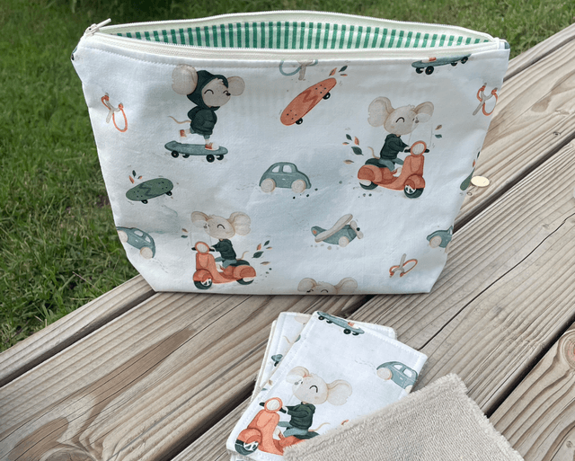 Trousse de toilette et 4 lingettes