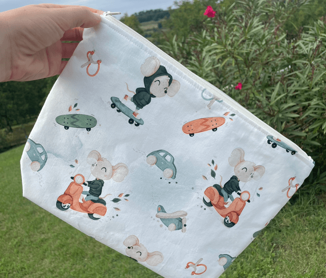 Trousse de toilette et 4 lingettes